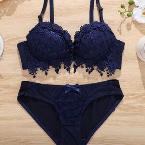 NEW Matching lingerie Set - Blue - with inserted padding push-up can be removed